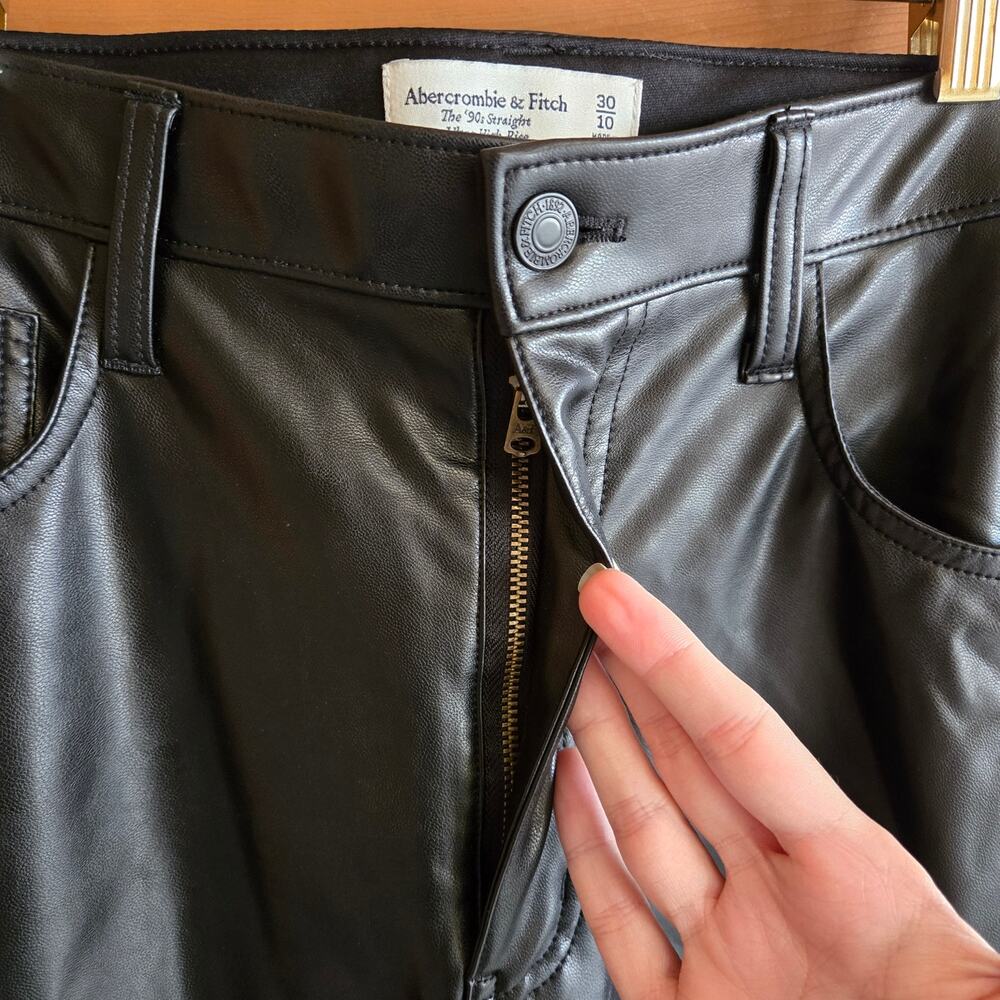 Abercrombie & Fitch 90's Straight Ultra High Rise Vegan Leather Pant 30 Black 10 - Picture 5 of 5